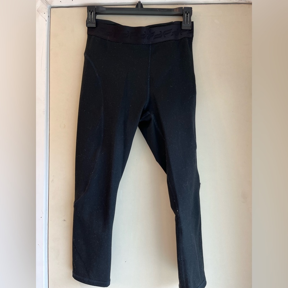 Black Fabletics leggings size small, cropped length